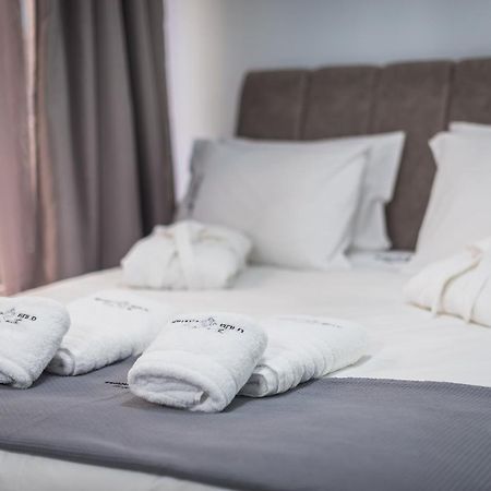 Iguana Gold Luxury Suites 1Min From Ermou Str Atenas Exterior foto
